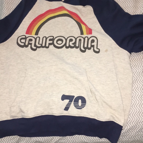 Super Cute California Sweatshirt - Picture 3 of 5